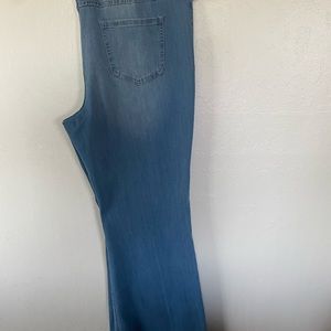 Lauren Conrad bell bottom Jean sz 18
